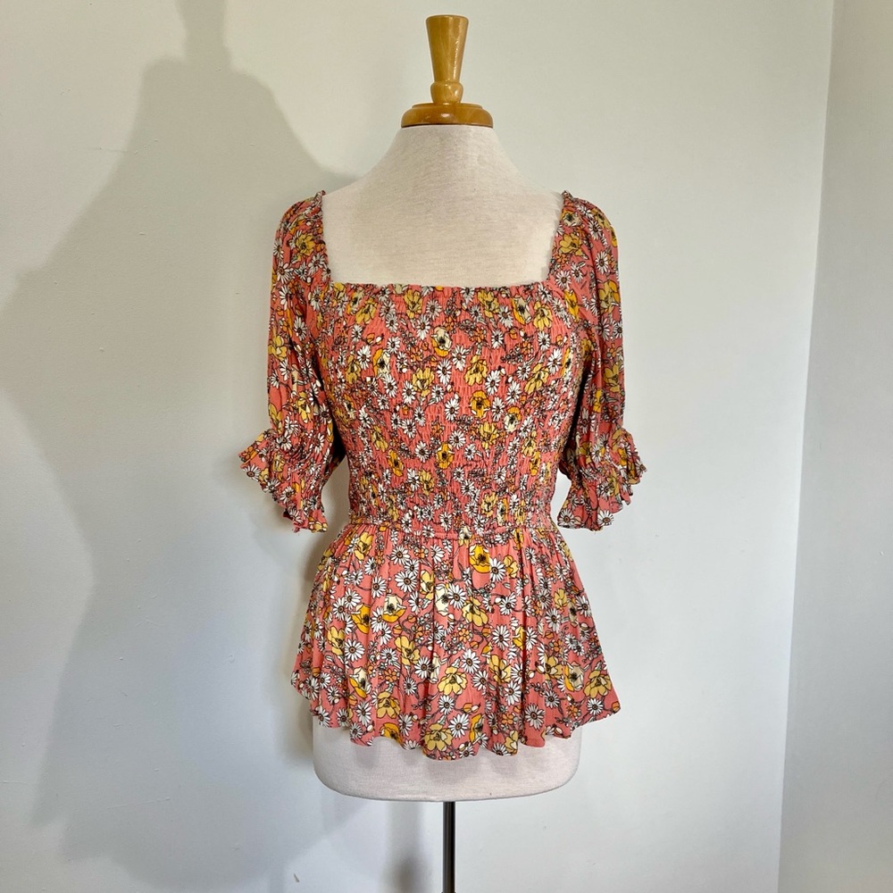 Mittoshop fall Daisy floral blouse ruffled sleeve and Smocked chest size Small